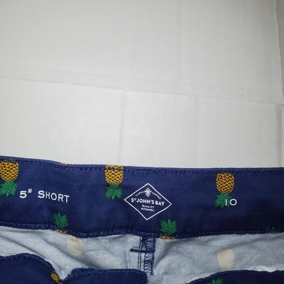 St John's Bay Shorts Blue Pineapple Design Size 10 NWT - Picture 6 of 7